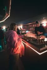 Moderne Bar & Karussell - Karussell - Multifunktionale Eventlocation